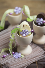 Schokoeier im Eierbecher