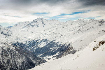 Fototapeta na wymiar Beautiful view from Grossglockner-Heiligenblut ski resort