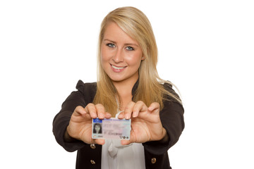 Young woman showing her driver's license - 77404891