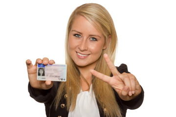 Young woman showing her driver's license - 77405430