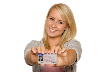 Young woman showing her driver's license - 77405889