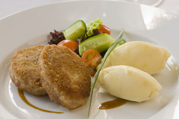Cutlet and potatoes with vegetables