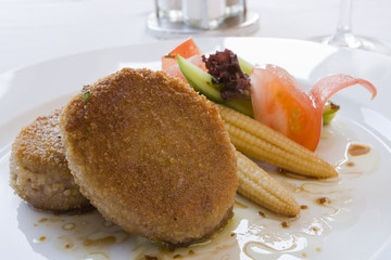 Grilled cutlet and mixed vegetables