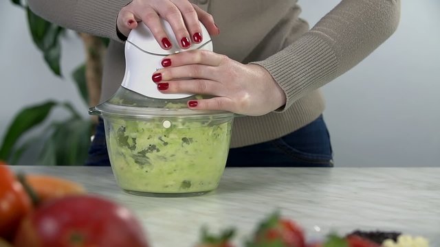 Making green smoothie in slow motion