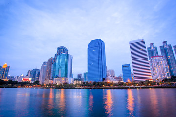 Fototapeta na wymiar Bangkok Cityscape at twilight, Park in the City
