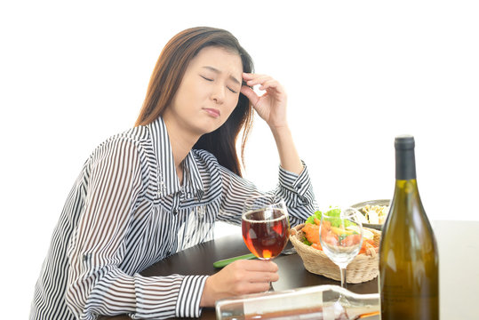 ワインを飲みすぎた女性