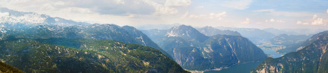 Fototapeta na wymiar Panorama of Alps.Hallstattersee. Austria