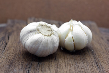 Organic garlic whole and cloves
