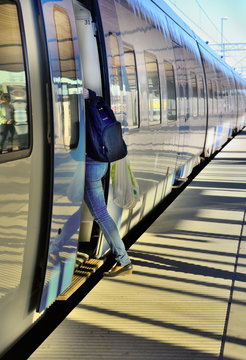 Fototapeta Woman with bag enters train