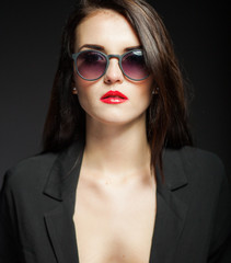 Glamour woman with sunglasses, jacket and red lips