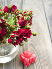 Red roses  and gift box