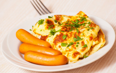 omelet with sausage