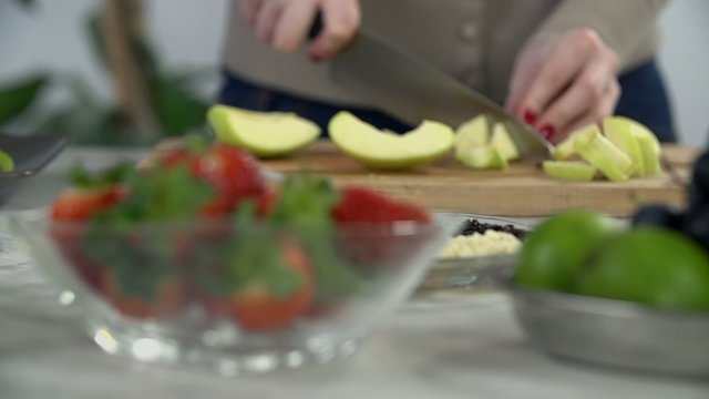 Prepearing ingredients for smoothie