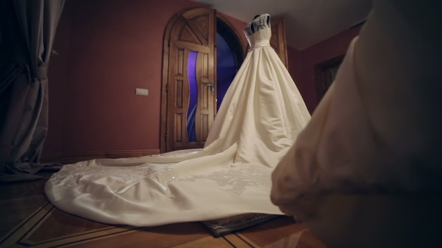 DOLLY MOTION: Wedding dress with long train on a mannequin