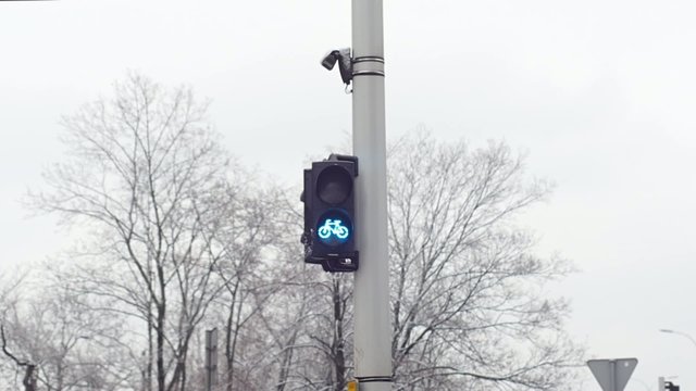 Changing lights for cyclists.