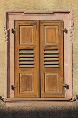 Alter Fensterladen aus Holz