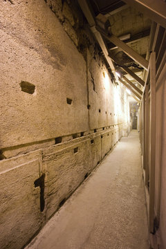 Western wall tunnel