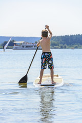 raus auf den See auf dem Brett