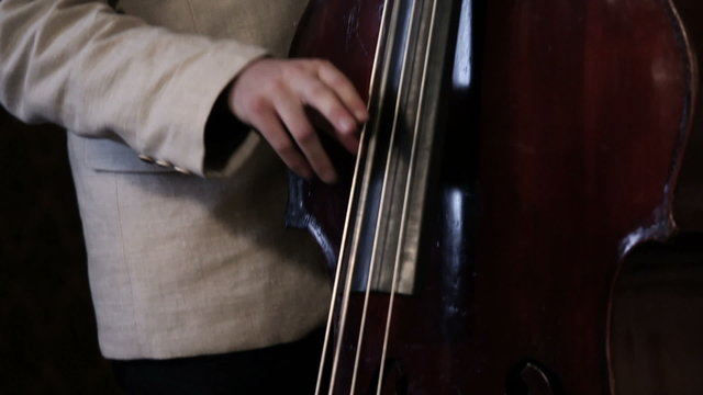 Dolly shot over a bass and cello player