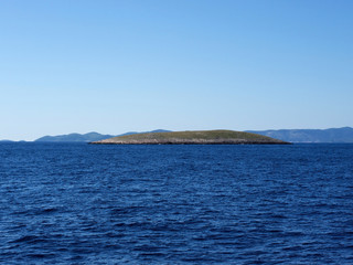 Naklejka premium Small island on blue sea