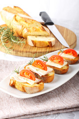 Bruschetta with tomato, ham and cheese