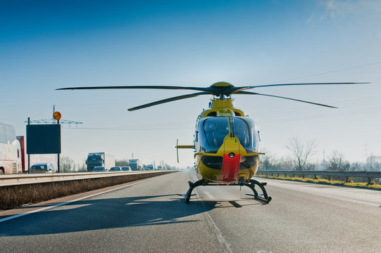 Notfall Rettungsdienst Rettungshubschrauber fliegen Notarzt 