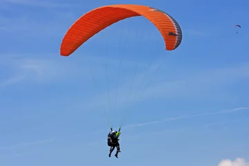Foto op Canvas Tandem Paraglider © Jenny Thompson