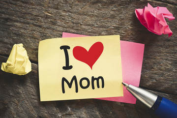 Note with I love Mom
