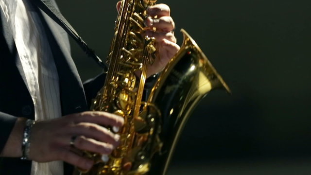 Close shot of saxophone player 