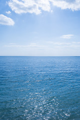 沖縄の海・水平線と青空