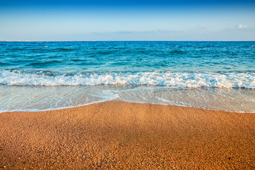 Fototapeta na wymiar Tropical beach with blue sea