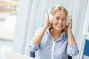Naklejka premium I find my motivation and energy in music