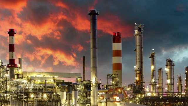 Oil refinery, time lapse
