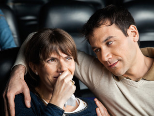 Obraz premium Man Looking At Woman Crying While Watching Movie