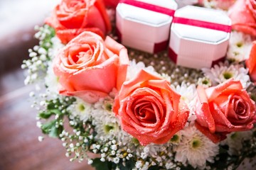 Obraz na płótnie Canvas rose flowe and ring box for wedding