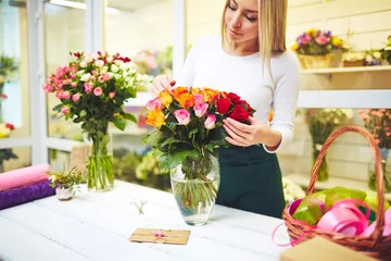 Photo sur Plexiglas Fleuriste Travailler dans un magasin de fleurs