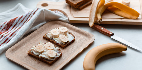 sandwich with banana