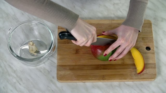 Cutting mango in slow motion