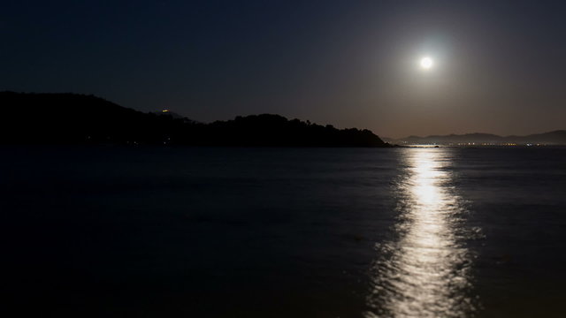 moon rising over the sea time lapse