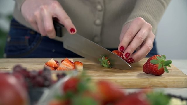 Clean the strawberry and sliced
