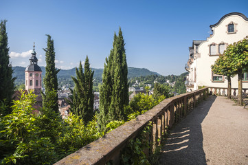 Fototapeta na wymiar Aussichtsterrasse Neues Schloss mit Turm der Stiftskirche, Baden