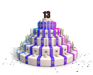 Deurstickers Vrolijke verjaardagstaart met cijfer 13 © emieldelange
