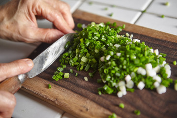 Cutting scallion