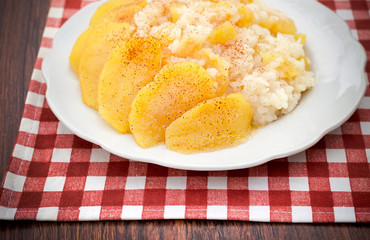 rice porridge with apples