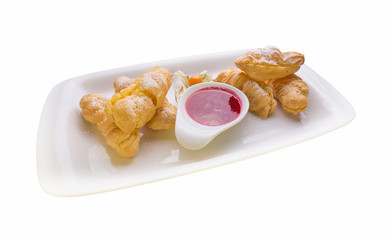 cream puffs with raspberry sauce