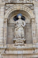 Fototapeta na wymiar St Nicholas sculpture in Villafranca del Bierzo.