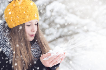Tween Girl let it snow