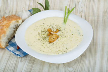 Cheese soup with croutons