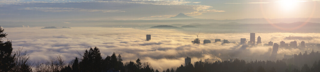 Rolling Fog Over City of Portland Oregon at Sunrise - obrazy, fototapety, plakaty