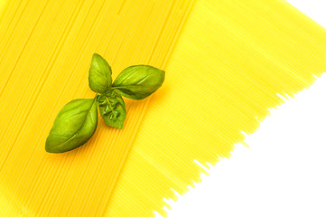 Spaghetti mit Basilikum